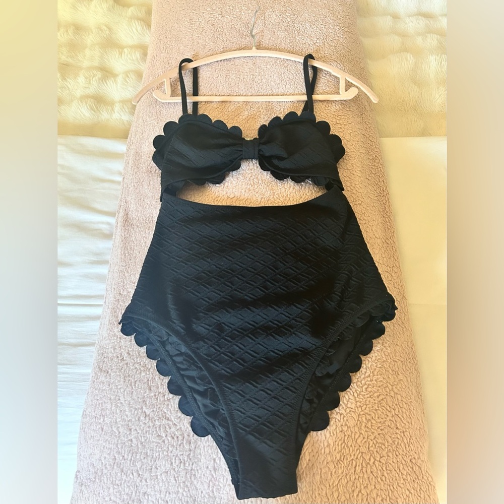 Cupshe Size Large Bathing Suit.
